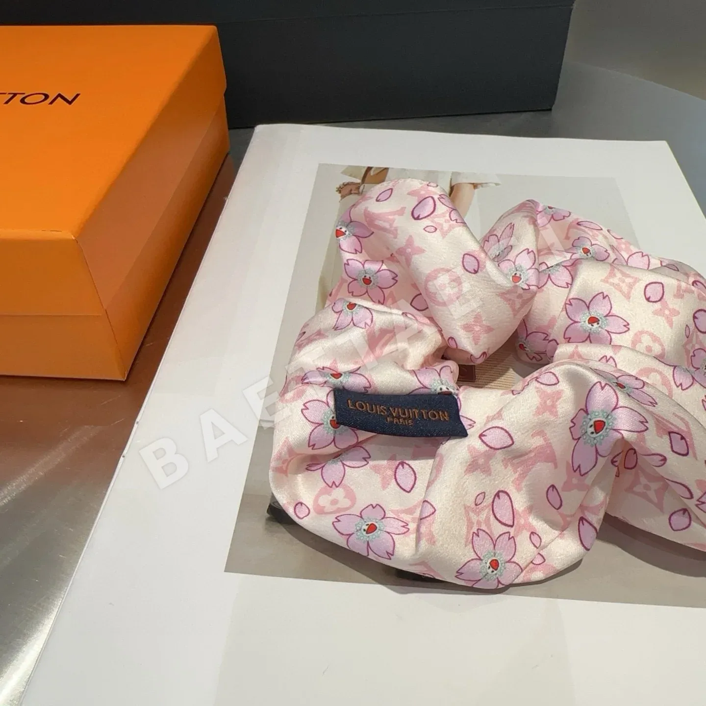 루이비통 LV 로고 헤어타이 상세 이미지 5
