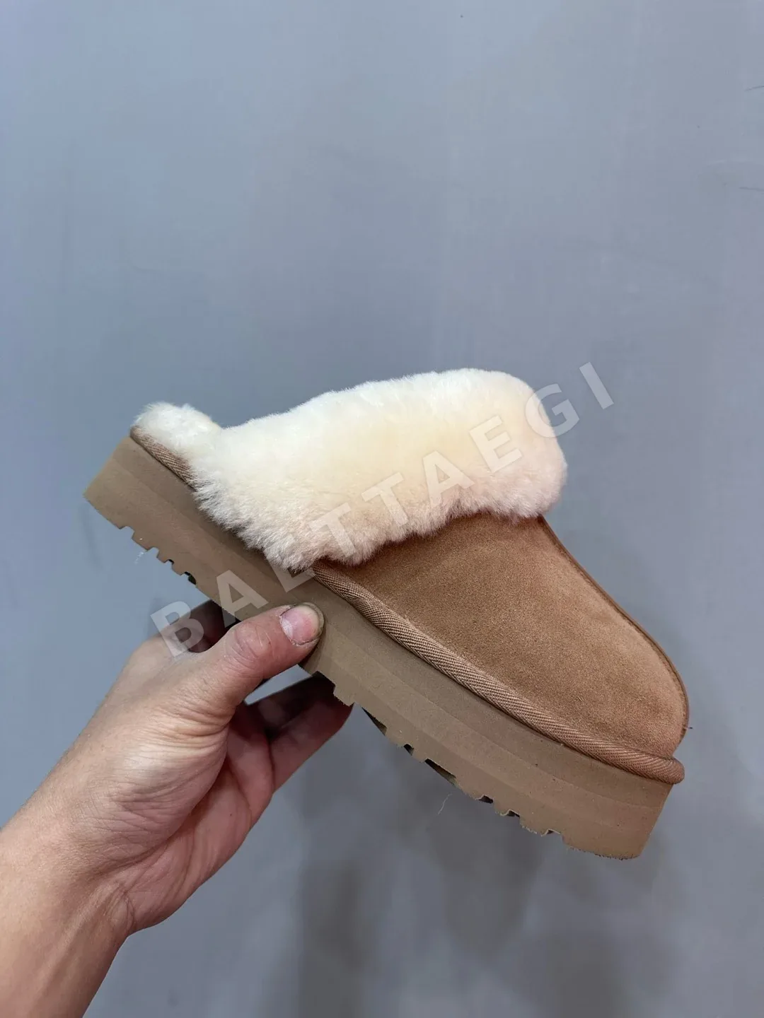 크롬하츠 샌들 여성 카키 시어링 상세 이미지 3