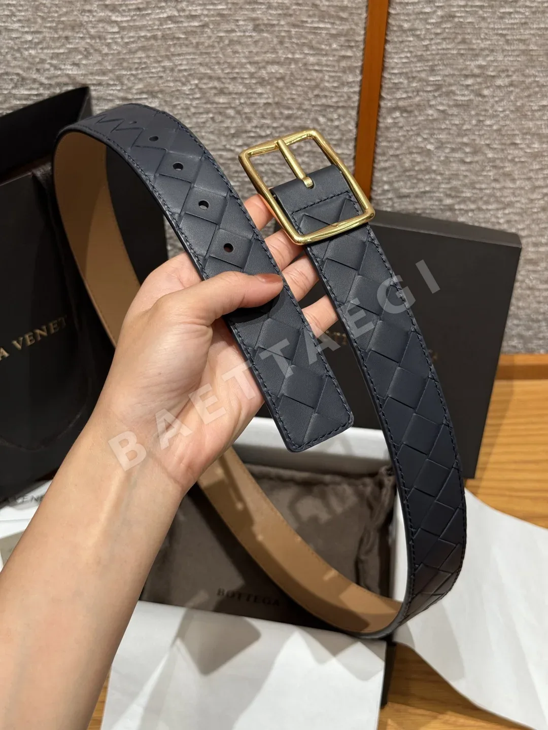 보테가베네타 인트레치아토 나파 가죽 벨트 상세 이미지 6
