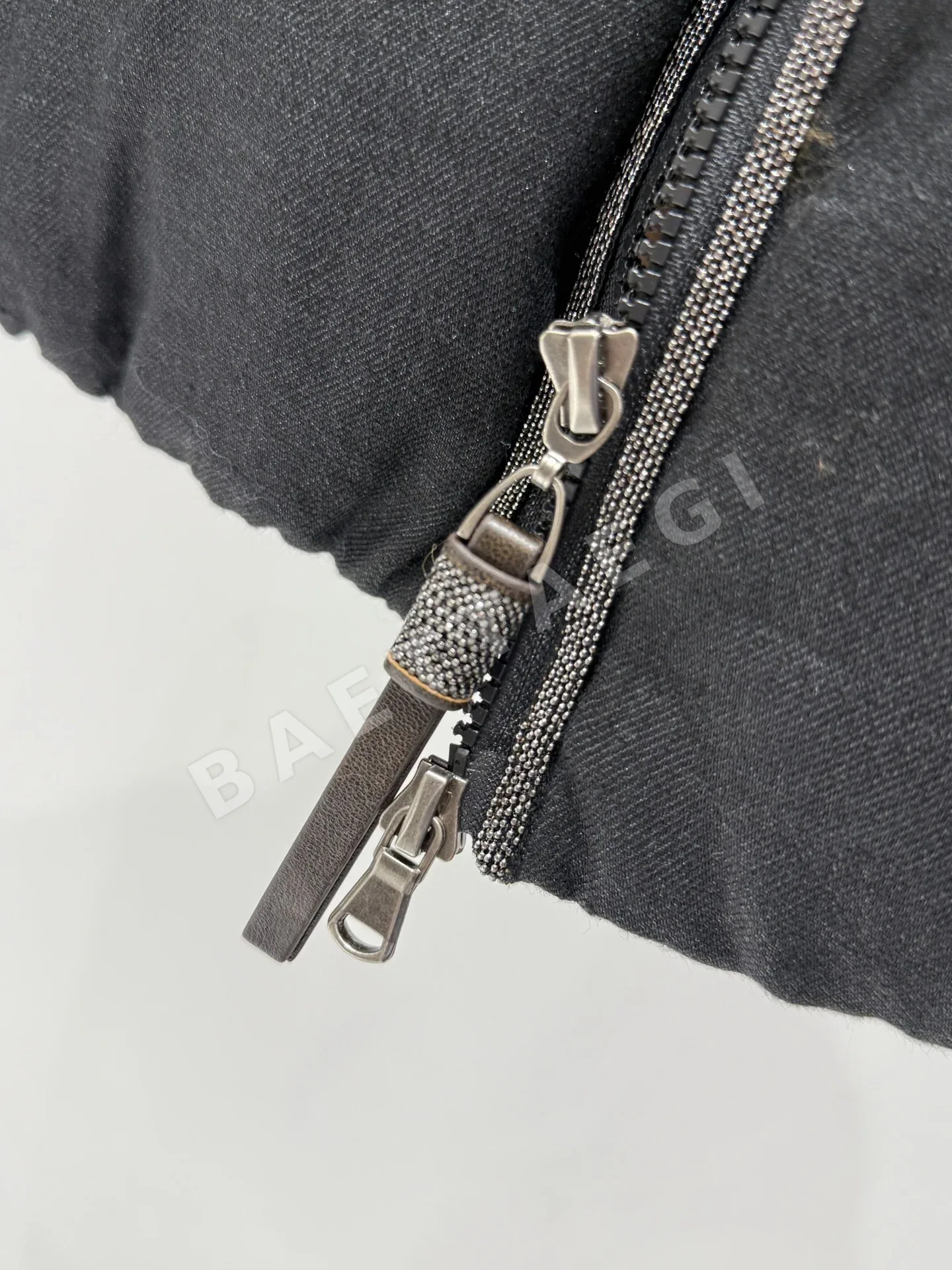 브루넬로쿠치넬리 오트쿠튀르 공방(Métiers d'Art) 컬렉션 패딩 상세 이미지 6