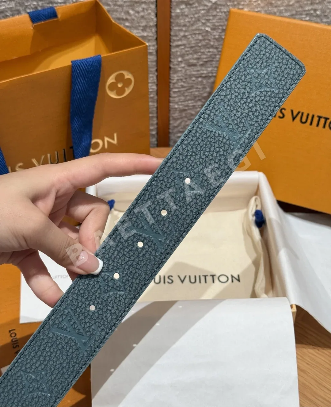 루이비통 이니셜 40mm 리버시블 소가죽 벨트 상세 이미지 8