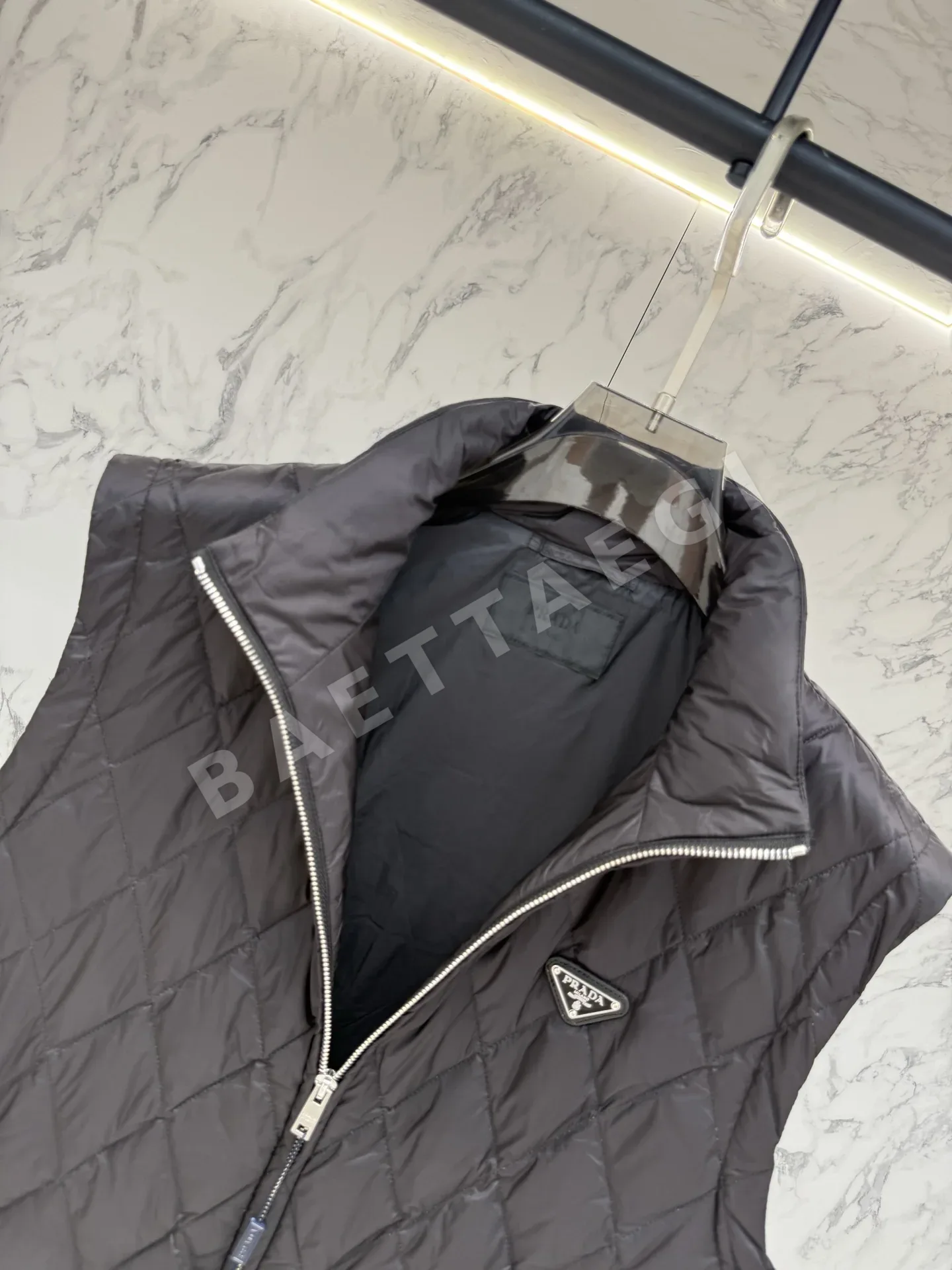 프라다 자카드 나일론 남성 다운 조끼 상세 이미지 8