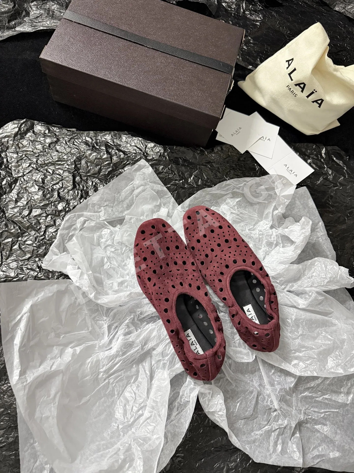 알라이아 펀칭 스웨이드 로퍼 95855
