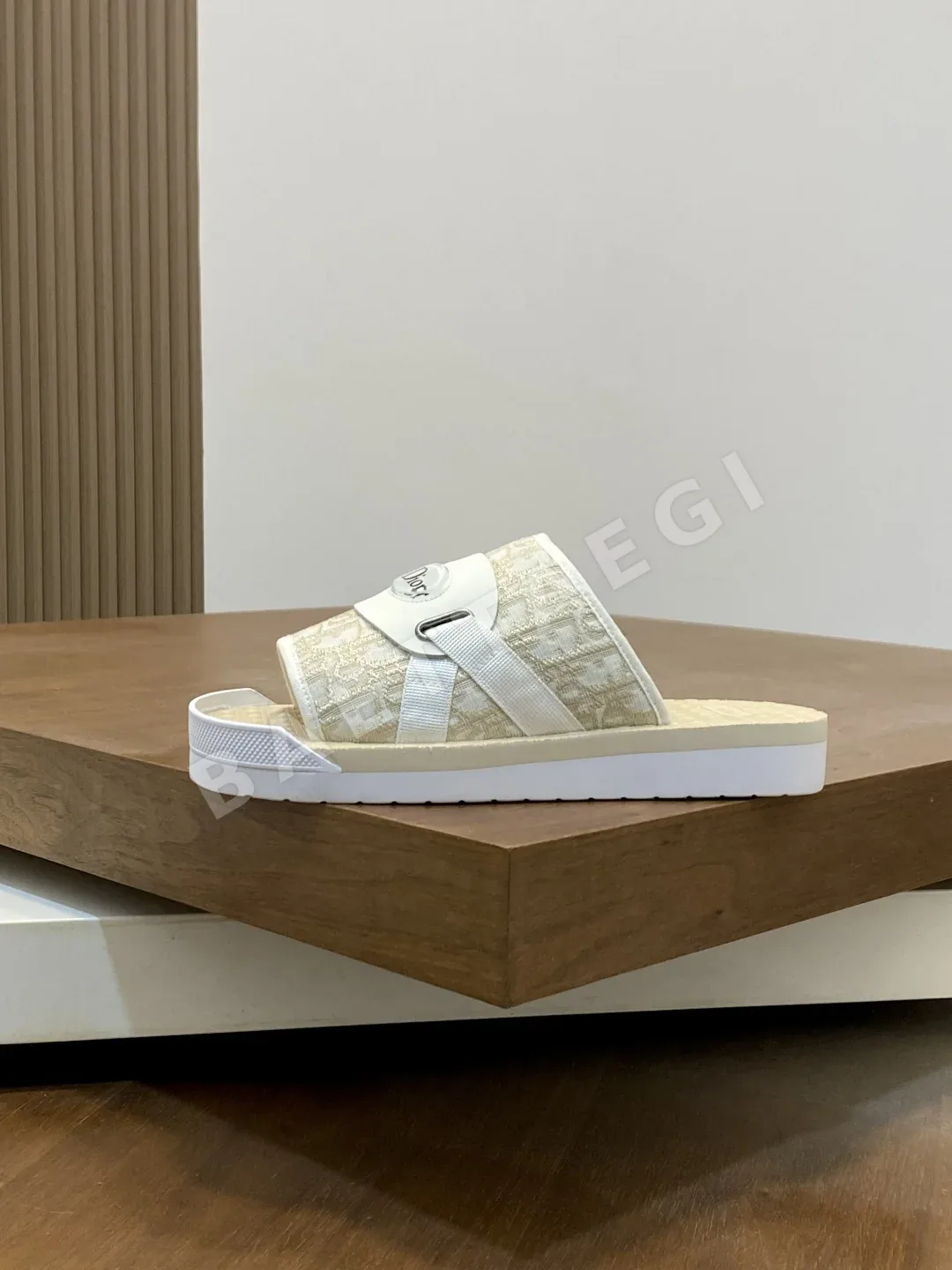 디올 샌들 블랙 러버 오블리크 프린트 상세 이미지 2