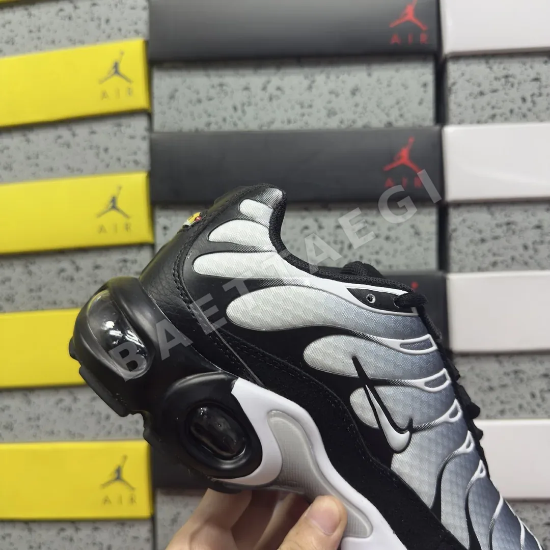 나이키 [BD] 에어 맥스 플러스 DM0032-003 201920 Nike Air Max Plus Black Silver White 상세 이미지 8