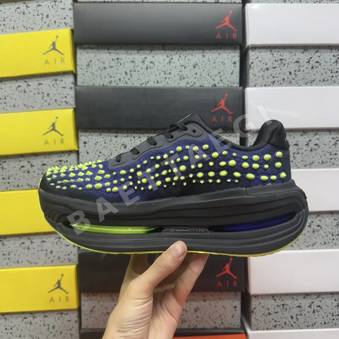 나이키 [5A] 보메로 프리미엄 QS IR2168-002 201766 Nike Vomero Premium QS Black Volt Glow 상세 이미지 4