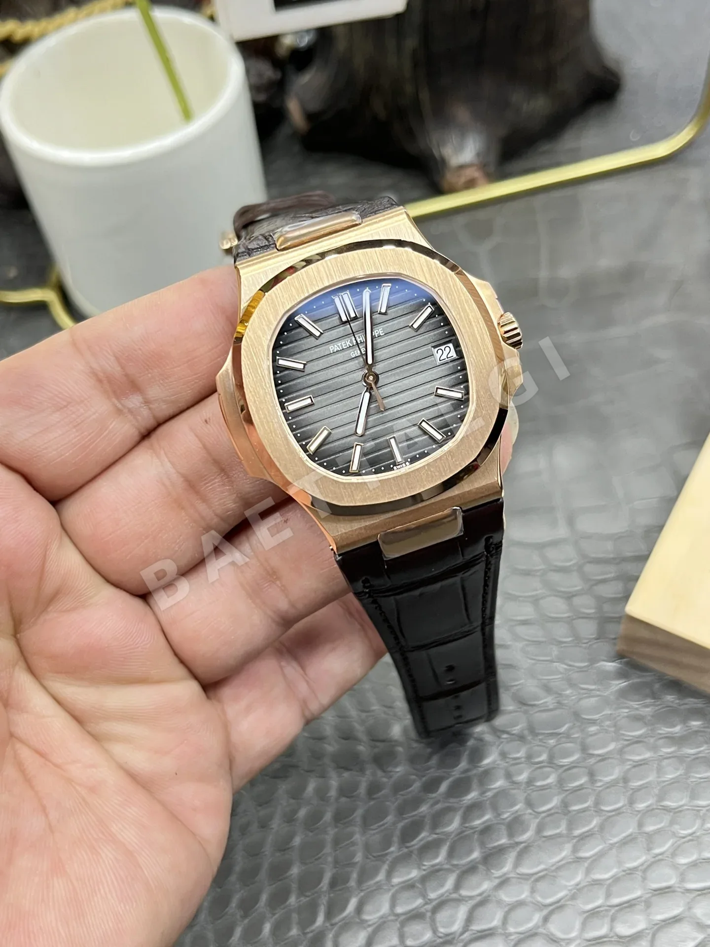 파텍필립 노틸러스 5711 자동 레더스트랩 그레이 다이얼 로즈골드 3K 공장 레플리카 43986 Patek Philippe 상세 이미지 3