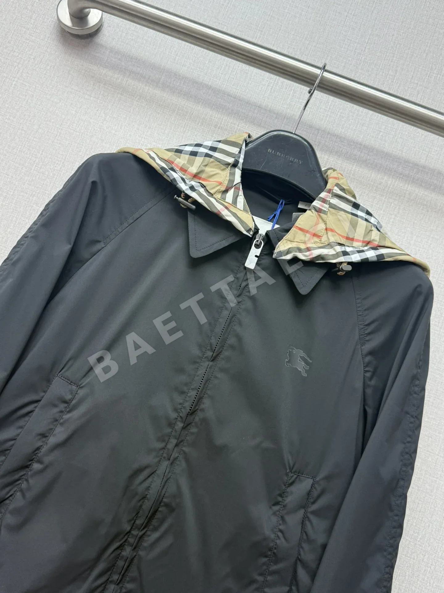 버버리 체크 후드 크롭 봄버 자켓 G22836 상세 이미지 2