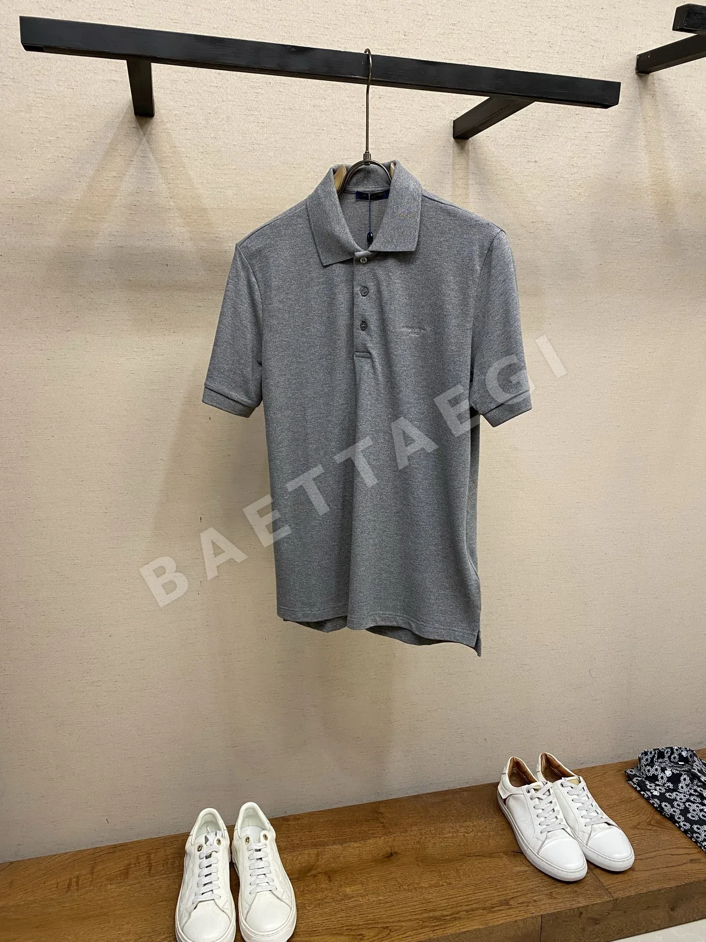 루이비통 편지 자수 로고 코튼 반팔 폴로셔츠 96643