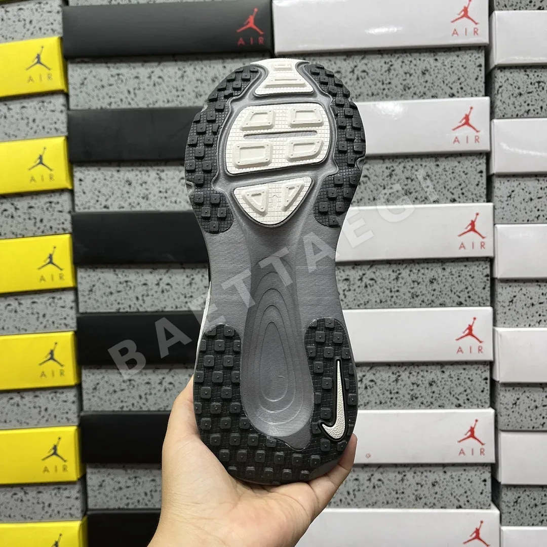 나이키 [XY] 보메로 18 IF4463-002 201688 Nike Vomero 18 상세 이미지 5