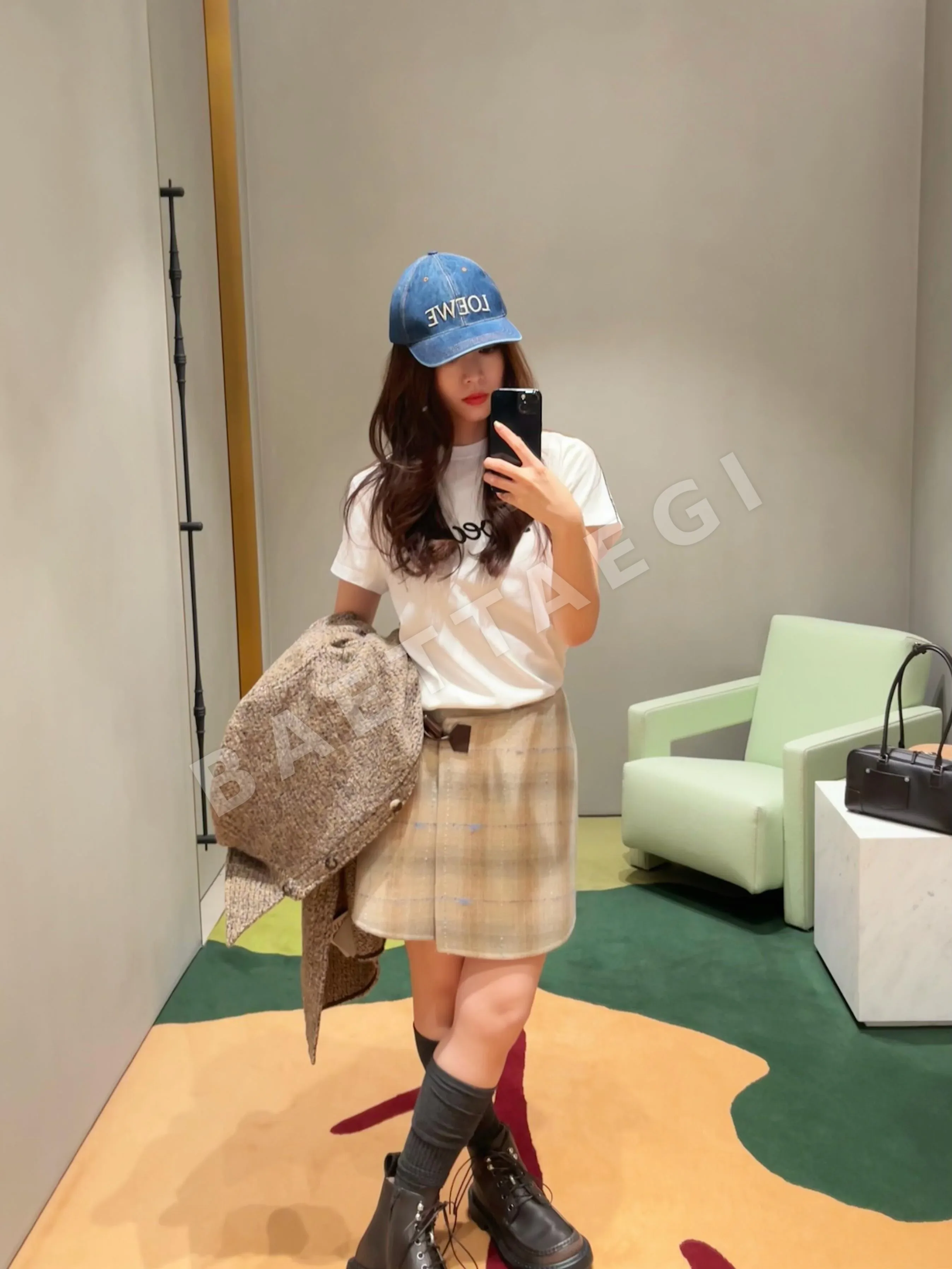 로에베 레터 로고 입체감 반팔 티셔츠 상세 이미지 9
