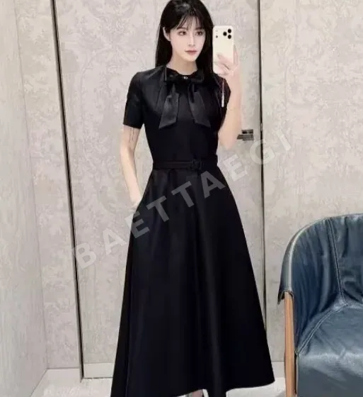 디올 새틴 리본 라운드넥 반팔 원피스 135342