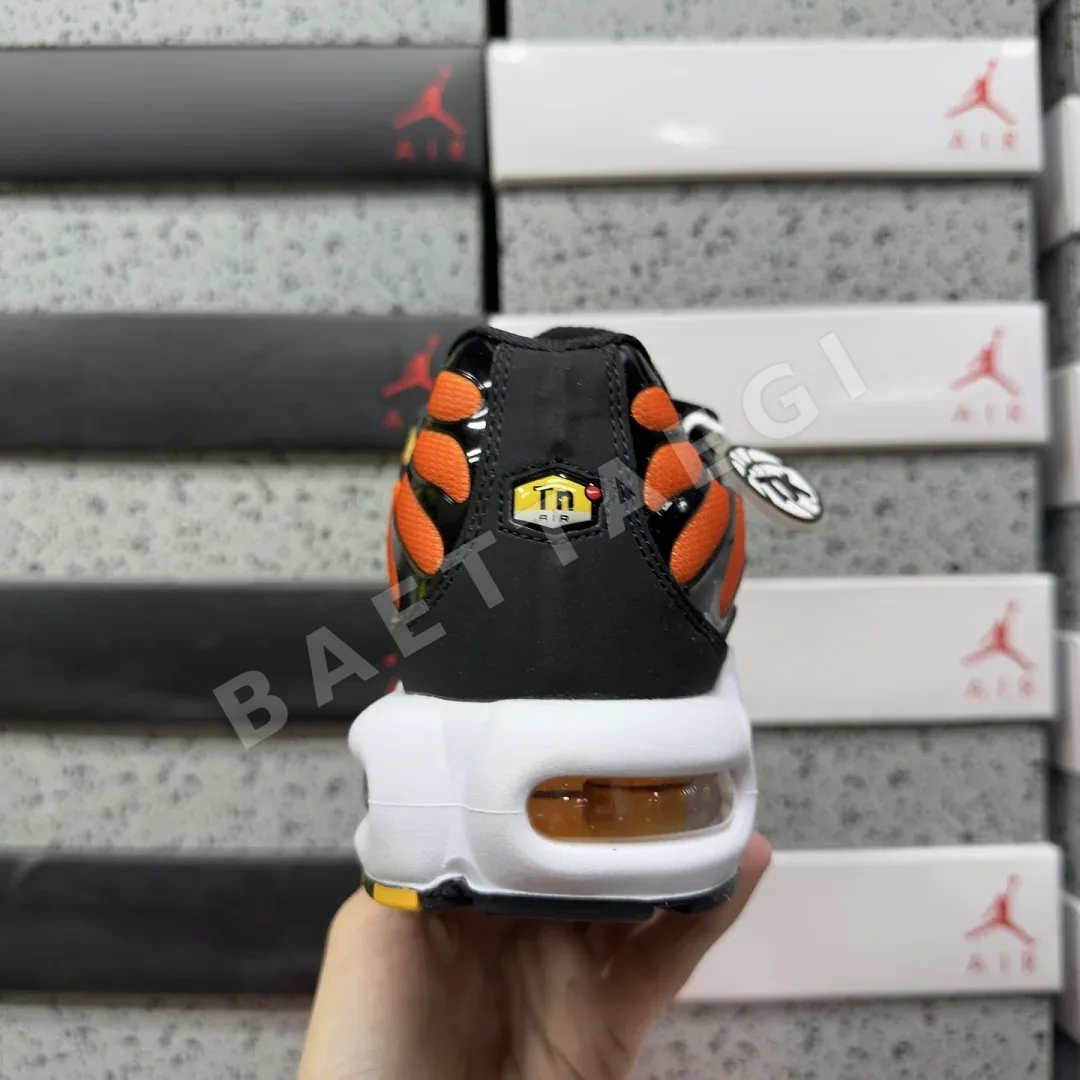 나이키 [TK] 에어 맥스 플러스 블랙 오렌지 화이트 HF0552-001 201974 Nike Air Max Plus Sunset 상세 이미지 6