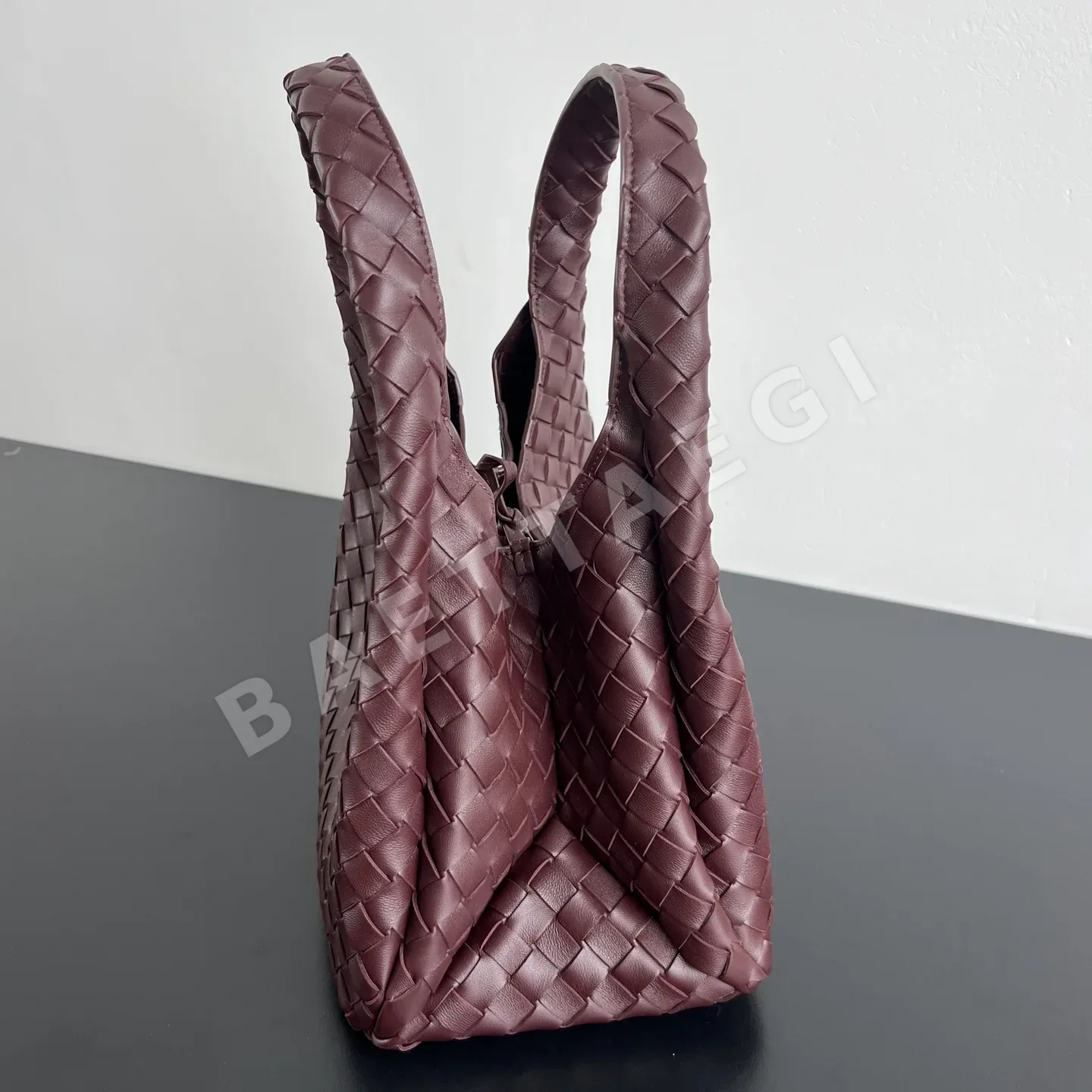 보테가베네타 칸파나 나파 램스킨 핸드백 상세 이미지 6