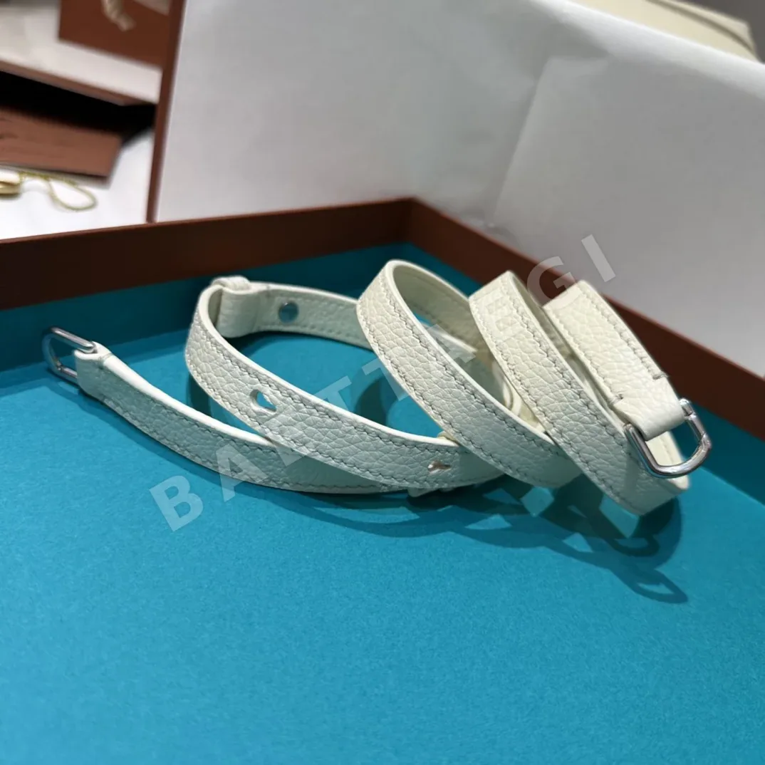 로로피아나 L27 셀러브리티 화이트 가방 상세 이미지 9