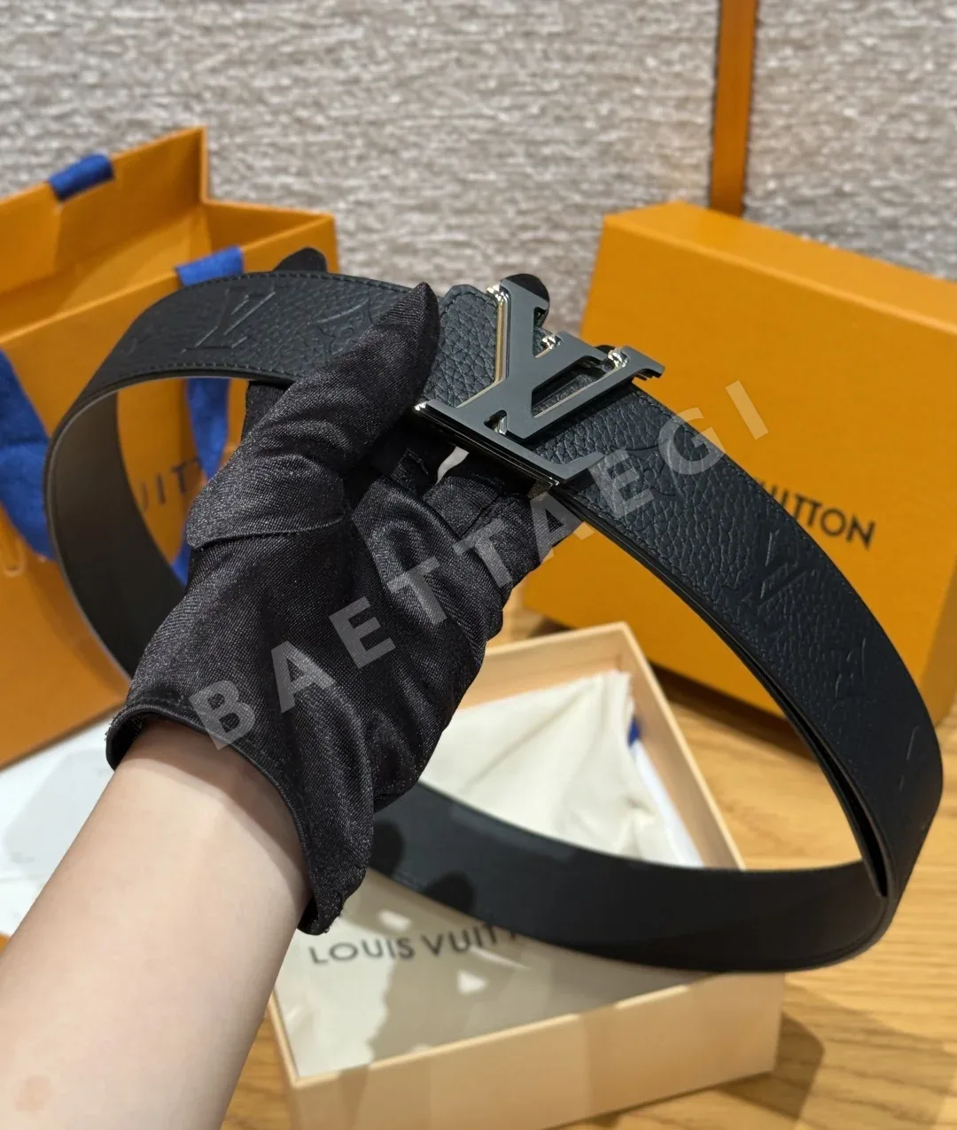 루이비통 이니셜 40mm 리버시블 모노그램 벨트 상세 이미지 9
