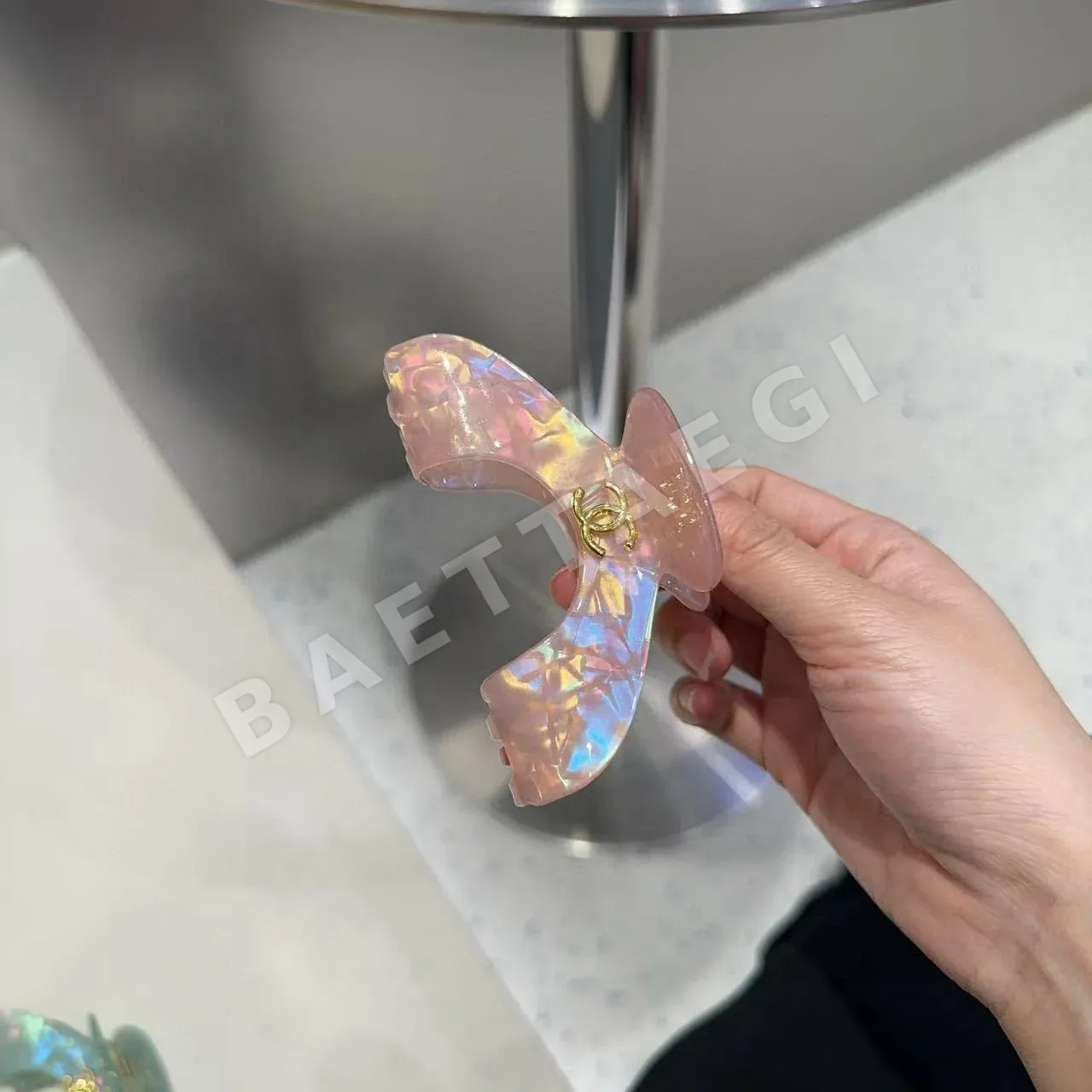 샤넬 카라풀 클러치 헤어 클립 상세 이미지 5