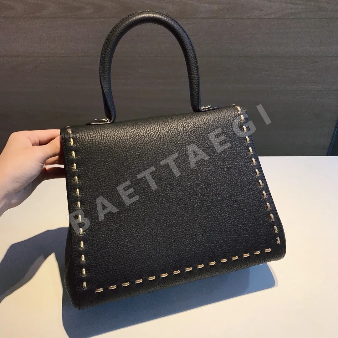델보 브릴리언트 미디엄 램스킨 가방 상세 이미지 3