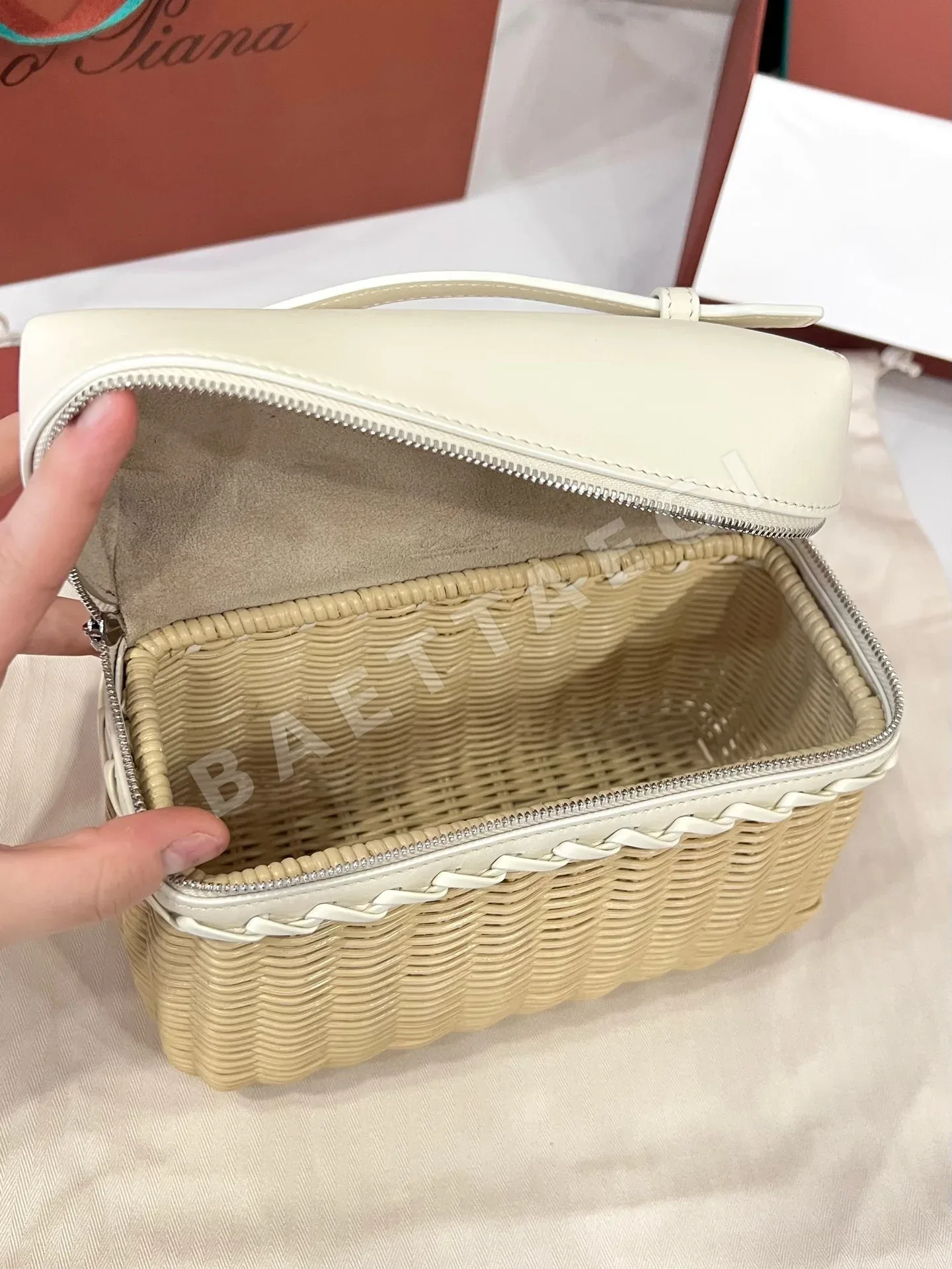 로로피아나 천연 대나무 꼬임 가죽 가방 상세 이미지 6