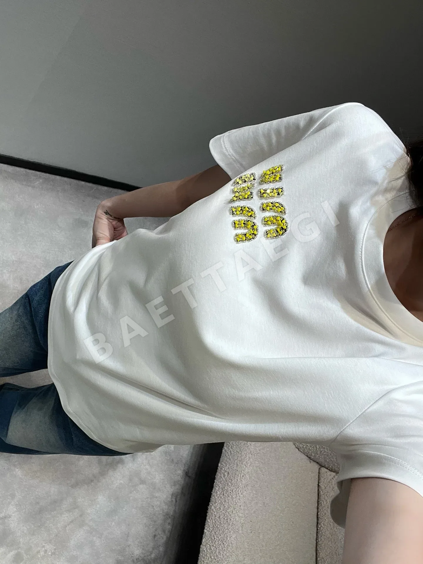 미우미우 레터 라인스톤 반팔 티셔츠 상세 이미지 5
