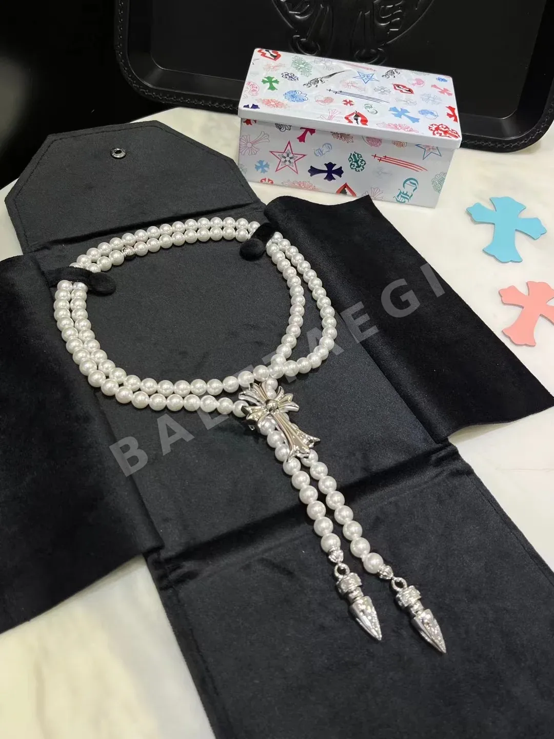 크롬하츠 화이트골드 크로스 펄 목걸이 상세 이미지 3