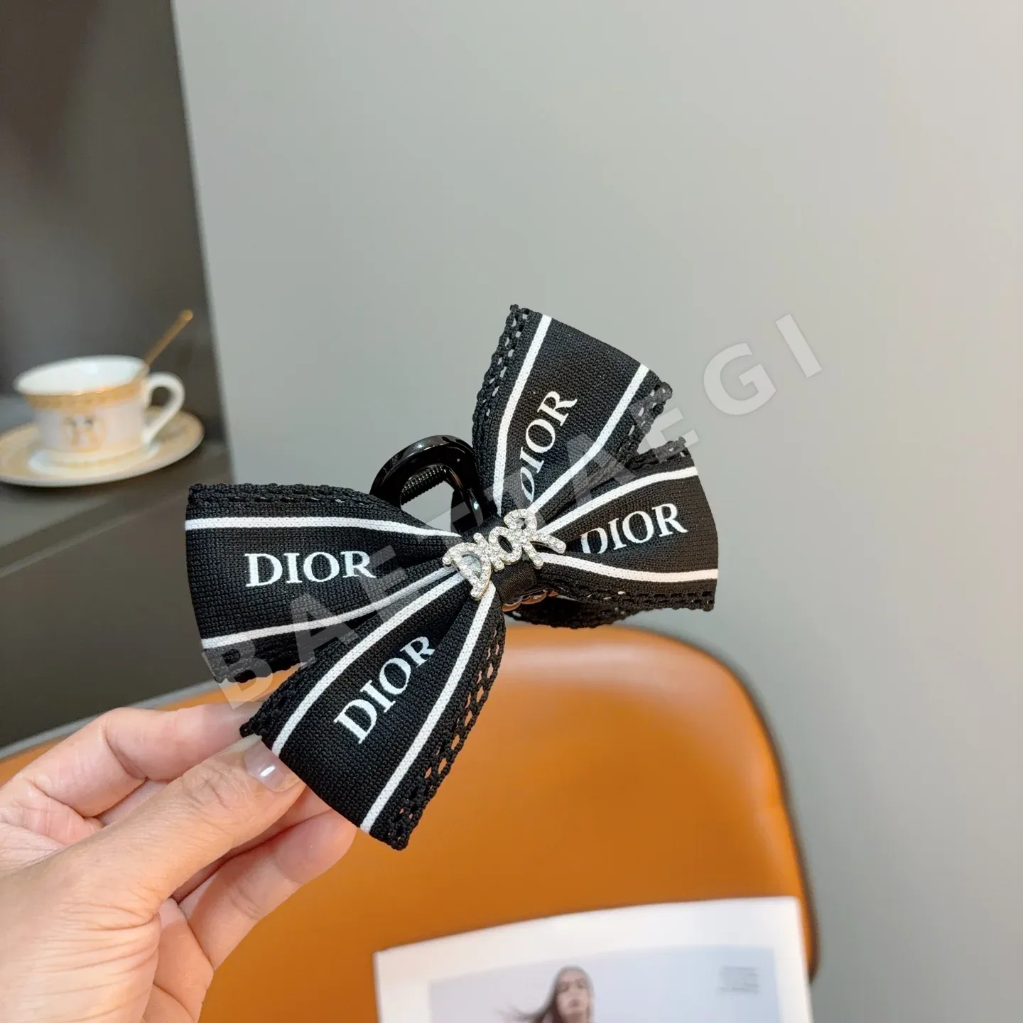 디올 헤어 클립 상세 이미지 3