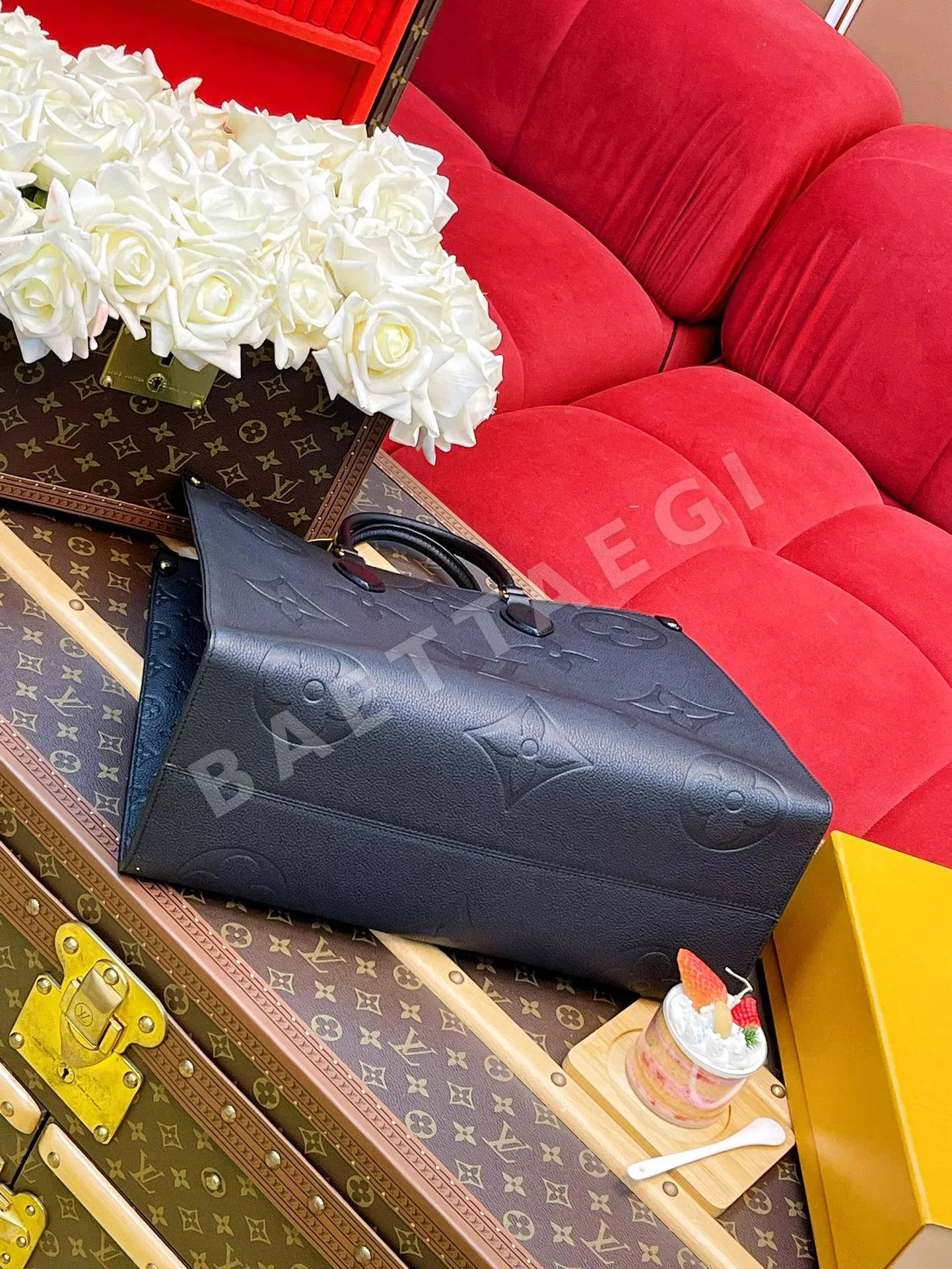 루이비통 온더고 블랙 엠보스 토트백 M44925 상세 이미지 7