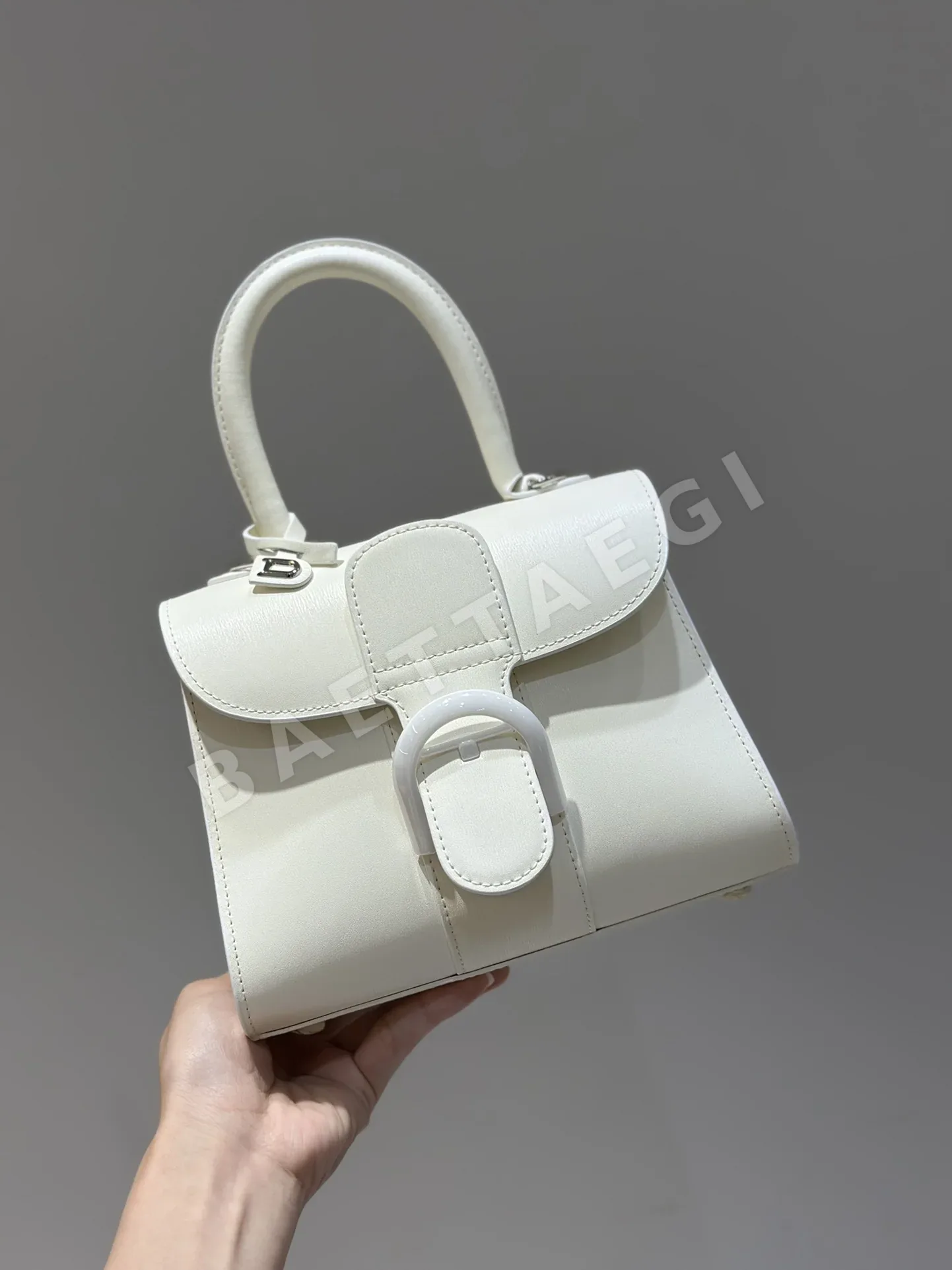 델보 더블 링 브릴리언트 박스 가죽 숄더백 상세 이미지 2