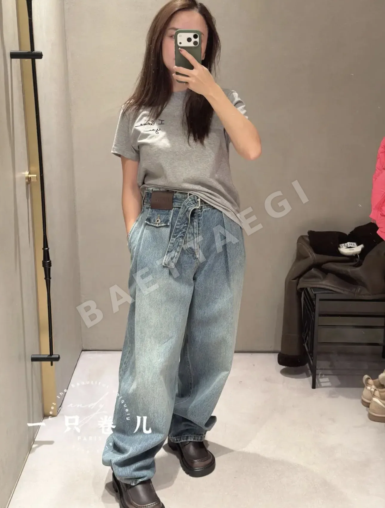 로에베 여성 자수 크루넥 반팔 티셔츠 상세 이미지 3