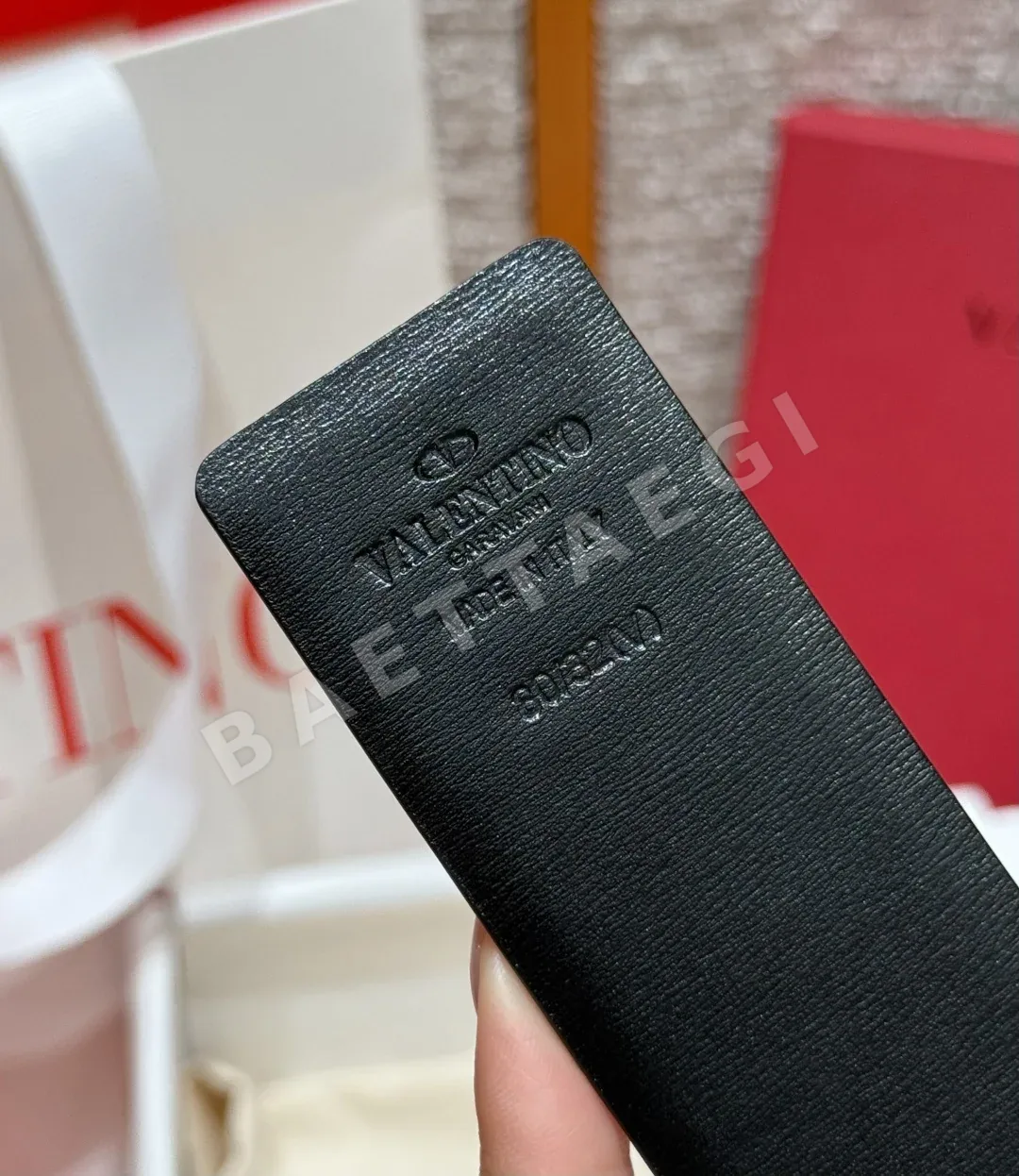 발렌티노 V로고 시그니처 크리스탈 장식 리버서블 벨트 40mm 상세 이미지 6