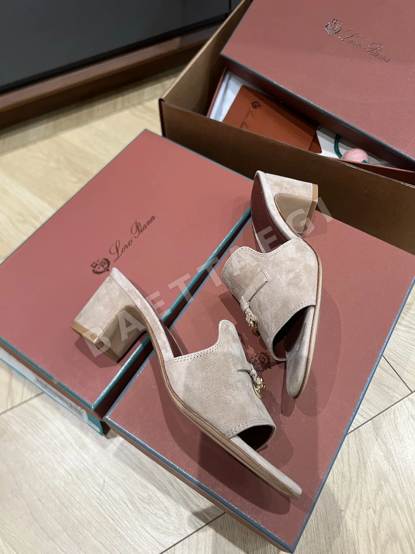로로피아나 시프스킨 램스킨 미드힐 샌들 상세 이미지 6