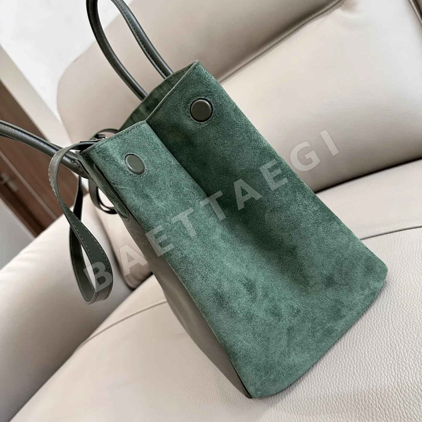 버버리 송아지가죽 토트백 상세 이미지 6