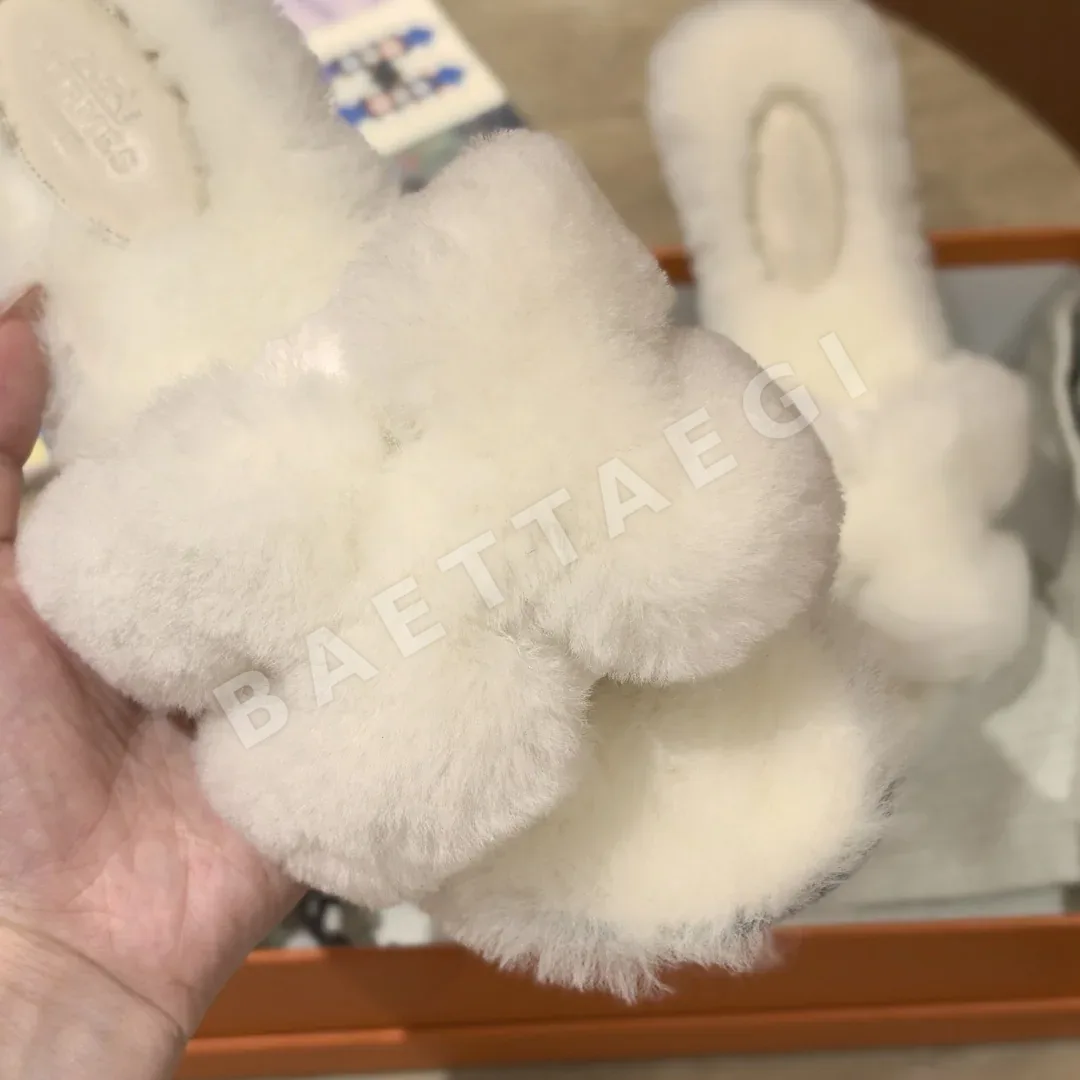 에르메스 오란 샌들 화이트 시프스킨 H 컷아웃 상세 이미지 9