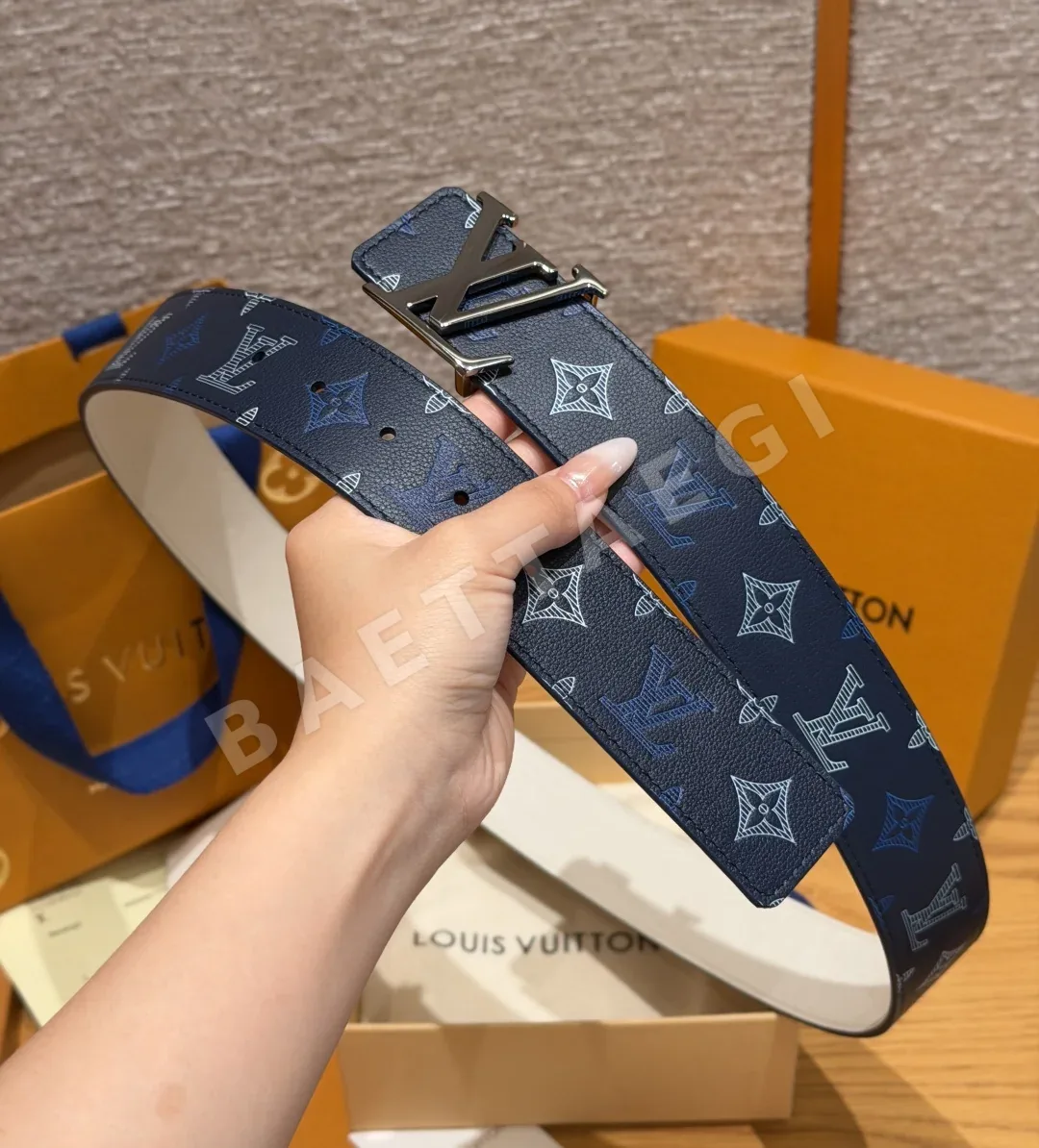 루이비통 남성 리버시블 가죽 벨트 40mm 상세 이미지 3