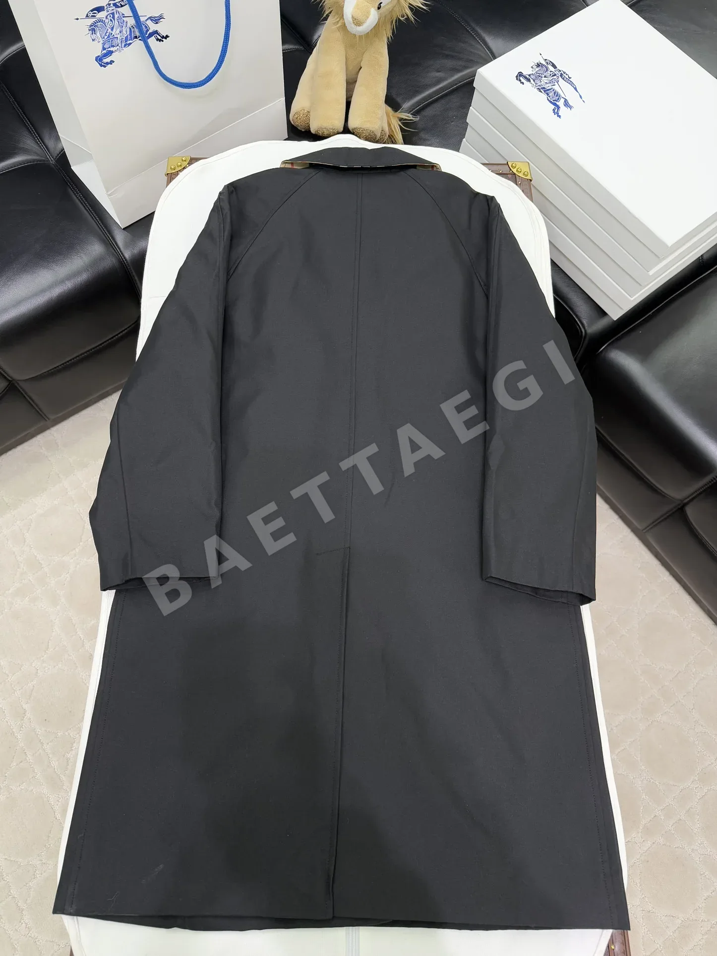 버버리 캠든 핏 경량 트렌치 자켓 상세 이미지 2