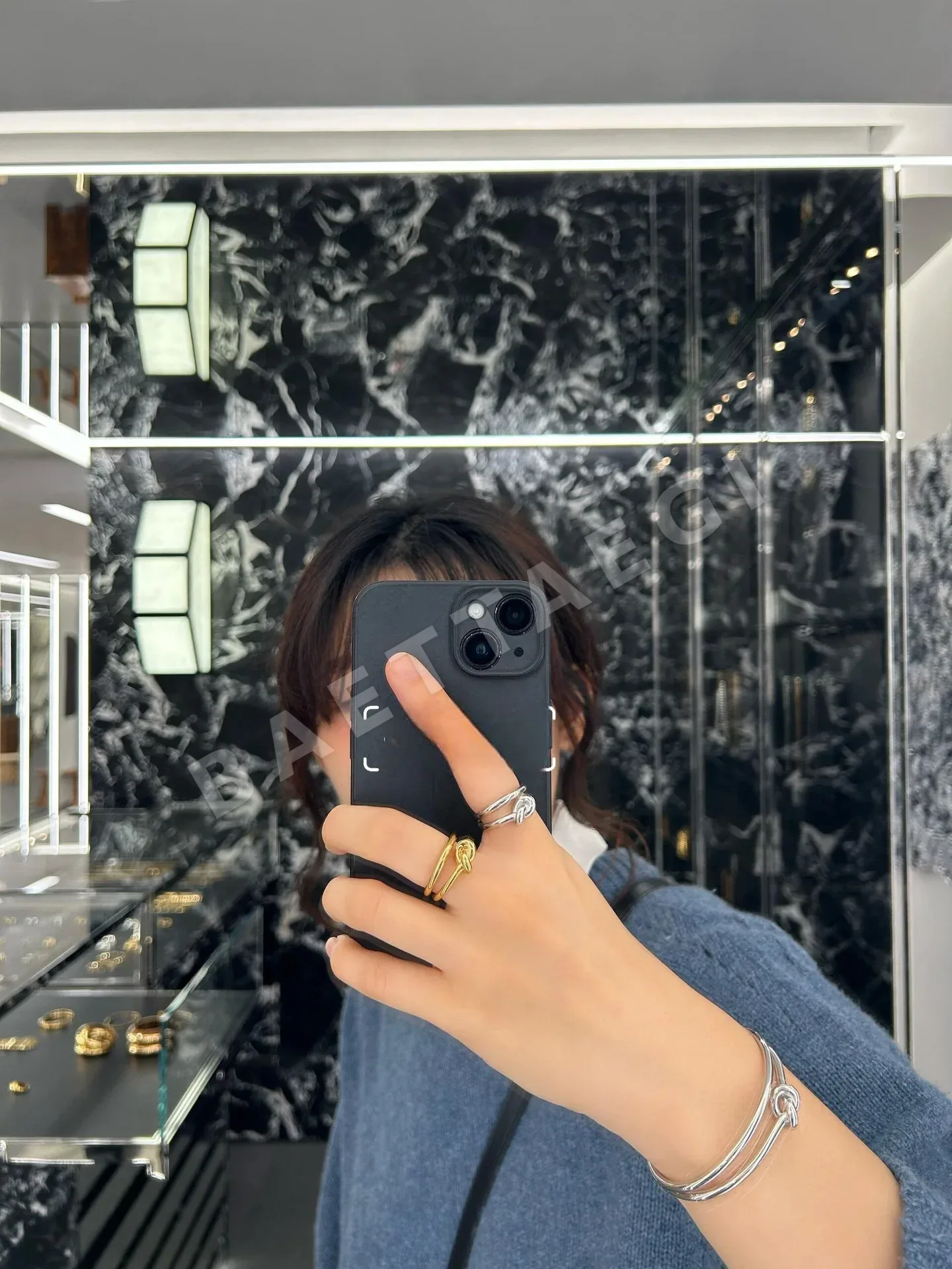 셀린느 3D 개선문 로고 귀걸이 상세 이미지 3
