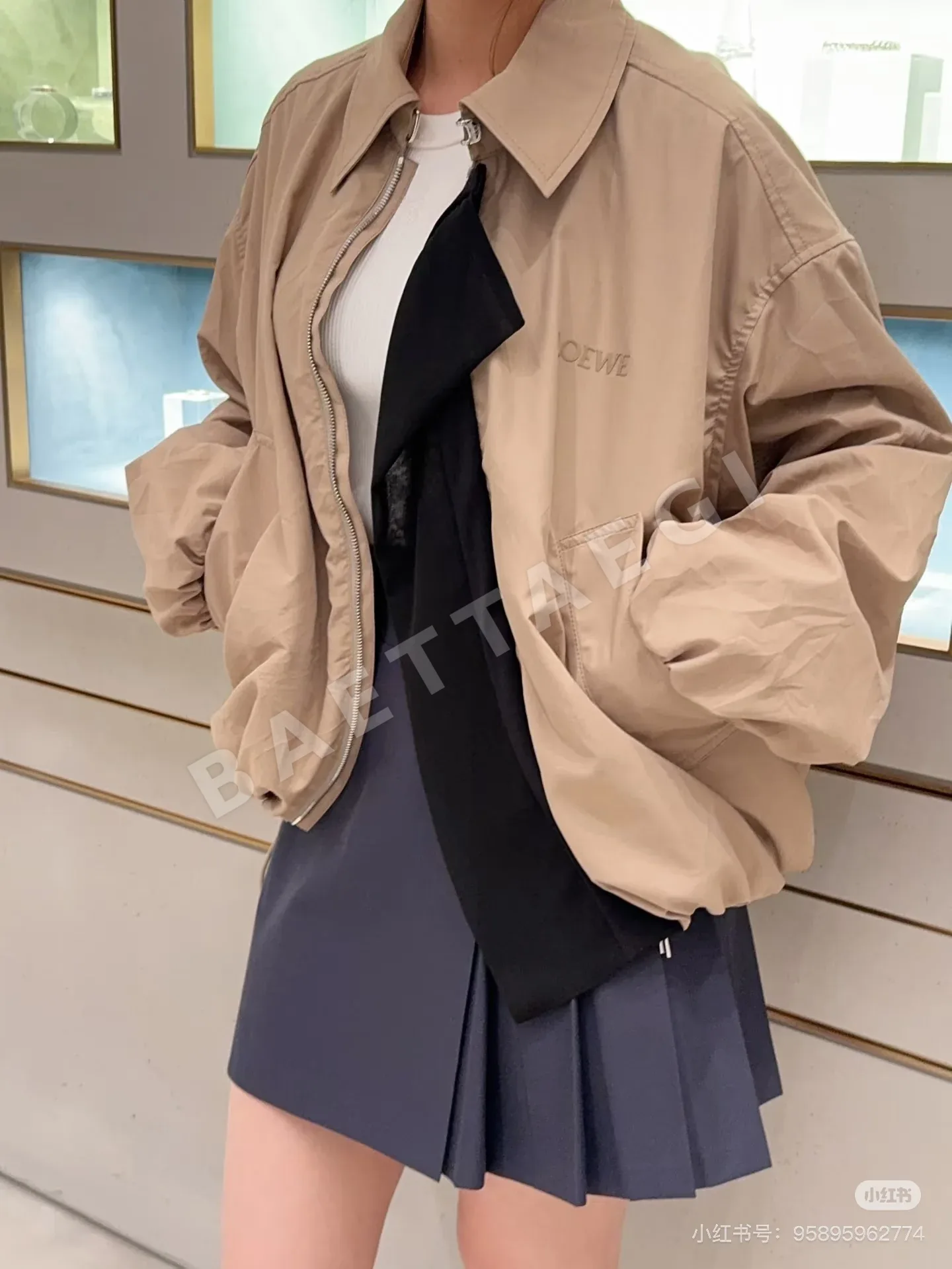 로에베 컬러 블록 경량 테크 플리츠 포플린 자켓 상세 이미지 5
