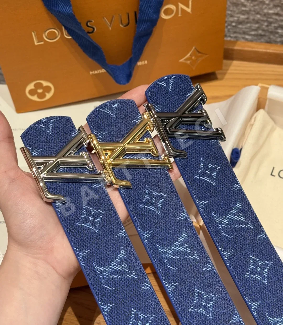 루이비통 디멘션 모노그램 헤리티지 40mm 리버시블 벨트 상세 이미지 4
