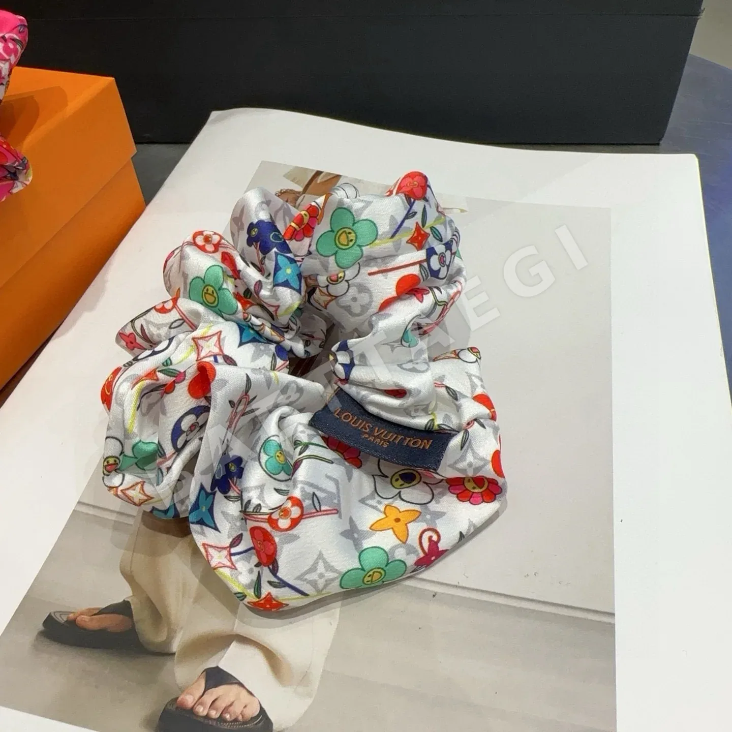 루이비통 해바라기 모티브 헤어 고무줄 상세 이미지 4
