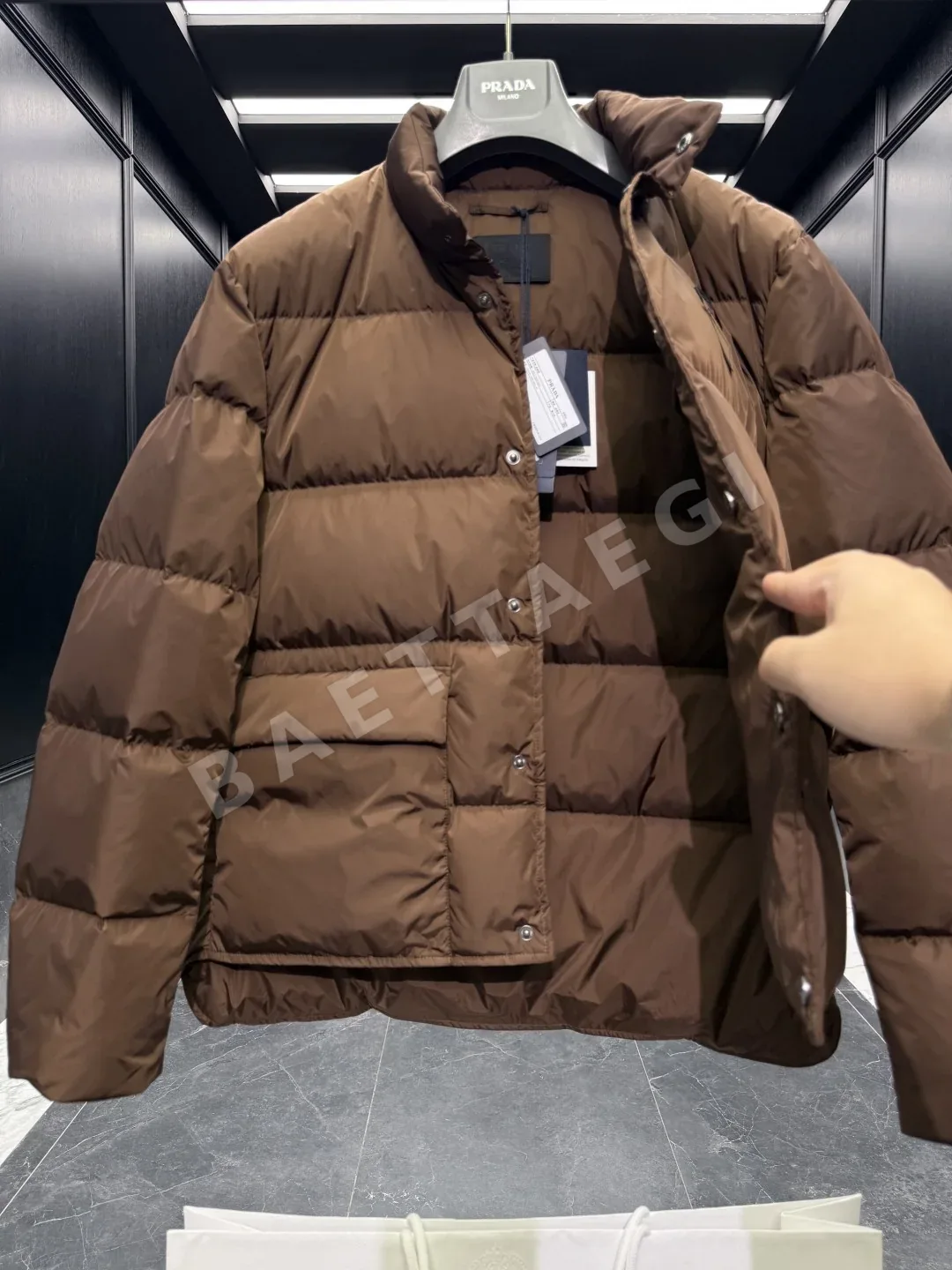 프라다 Re-Nylon 구스다운 남성 패딩 상세 이미지 8