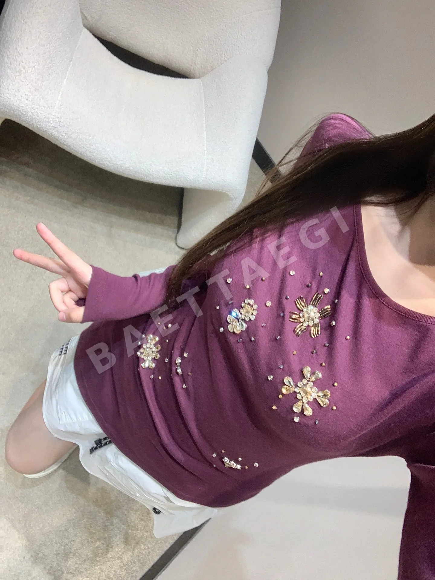 미우미우 큐빅 장식 긴팔 티셔츠 여성의류 상세 이미지 5