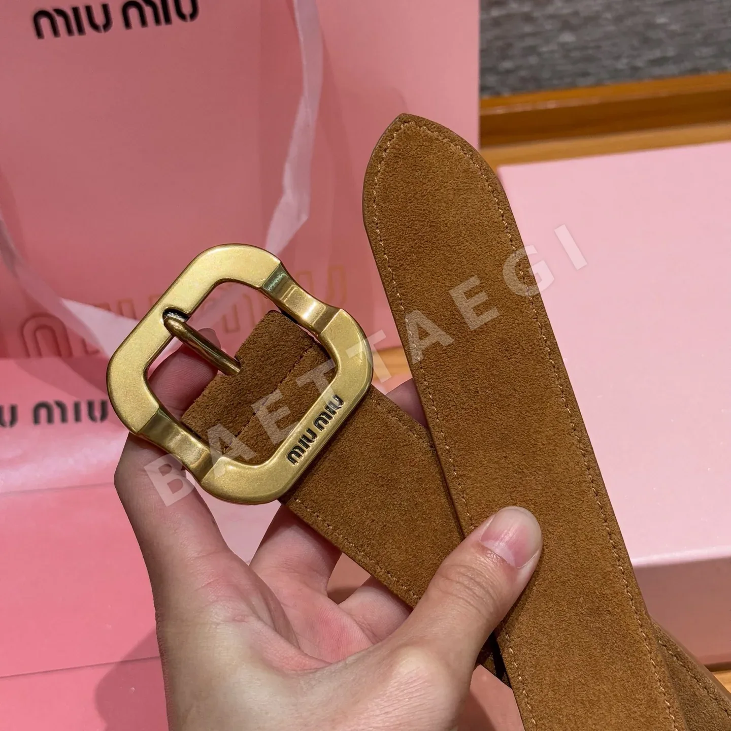 미우미우 메탈 로고 스퀘어 버클 가죽 벨트 상세 이미지 5