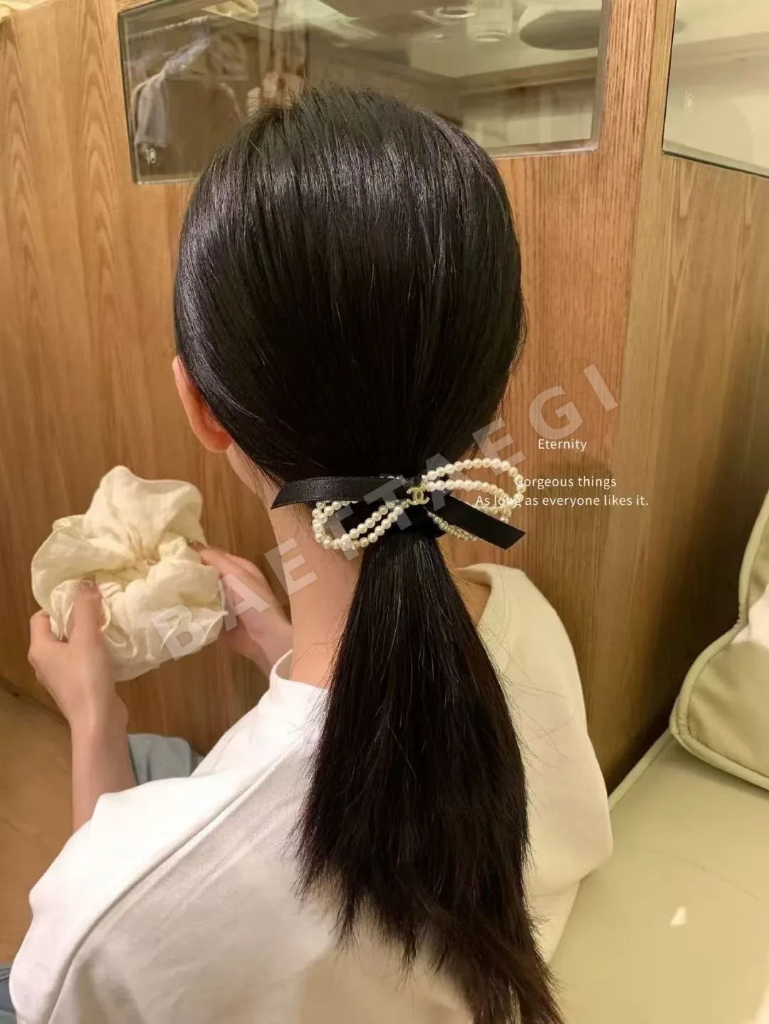 샤넬 진주 리본 장식 헤어밴드 182651