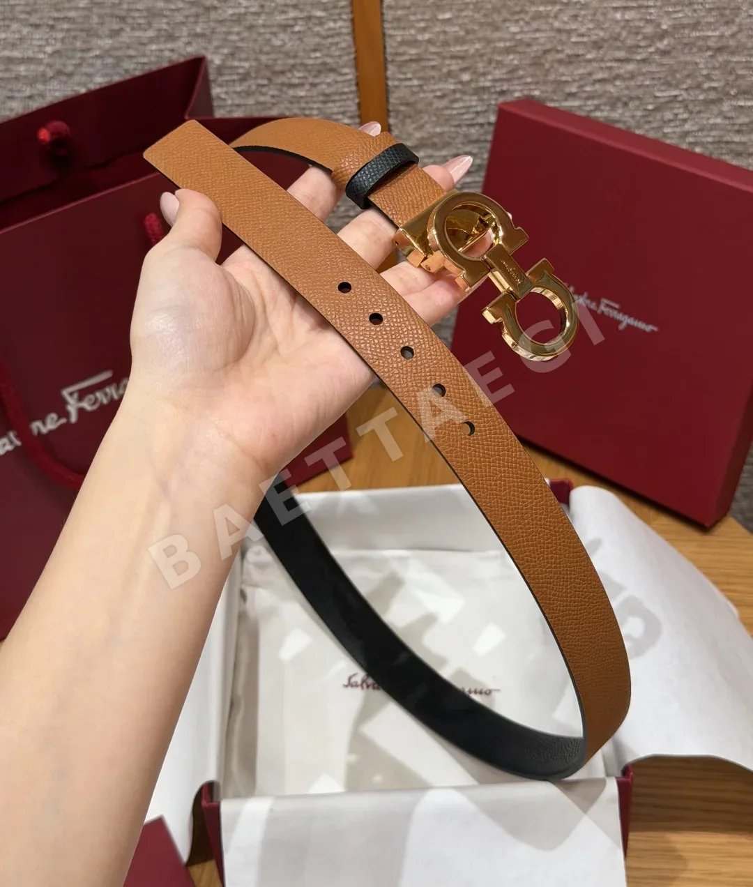 페레가모 JD280 필라 25mm 리버시블 간치니 여성 슬림 가죽 벨트 상세 이미지 5