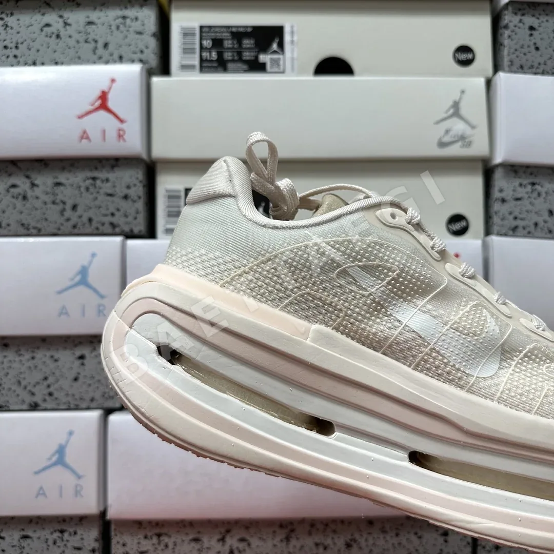 나이키 [5A] 보메로 프리미엄 아이보리 HQ2050-835 201642 Nike Vomero Premium 상세 이미지 3