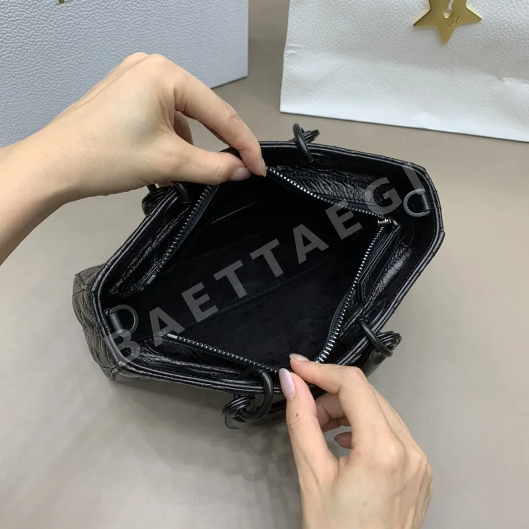 디올 레디 D 사이아 소가죽 핸드백 상세 이미지 8