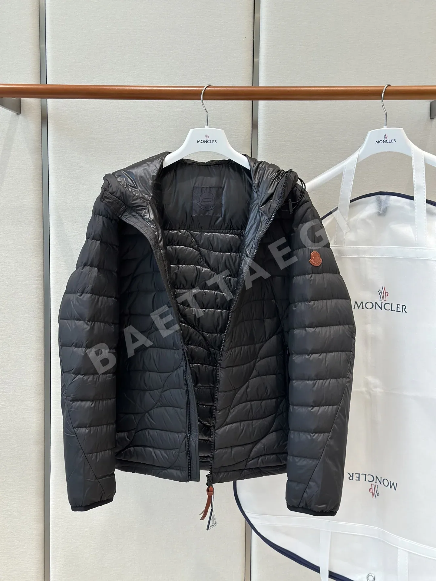 몽클레르 CHITU 남성 경량 다운 패딩 상세 이미지 2