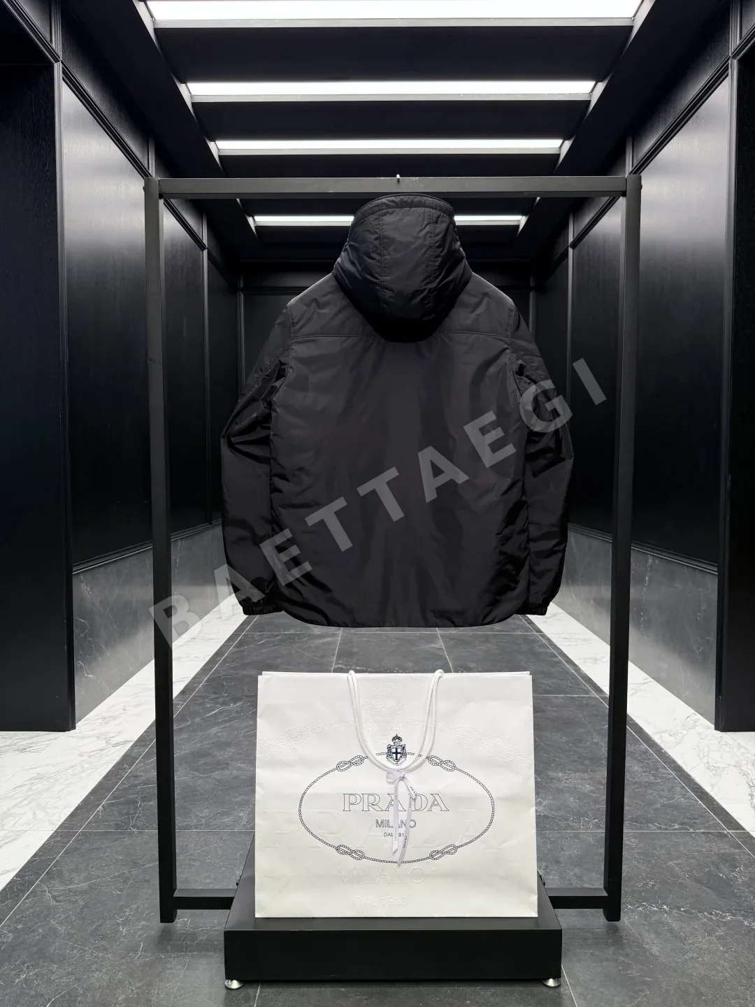 프라다 나일론 거위털 남성 패딩 점퍼 상세 이미지 9