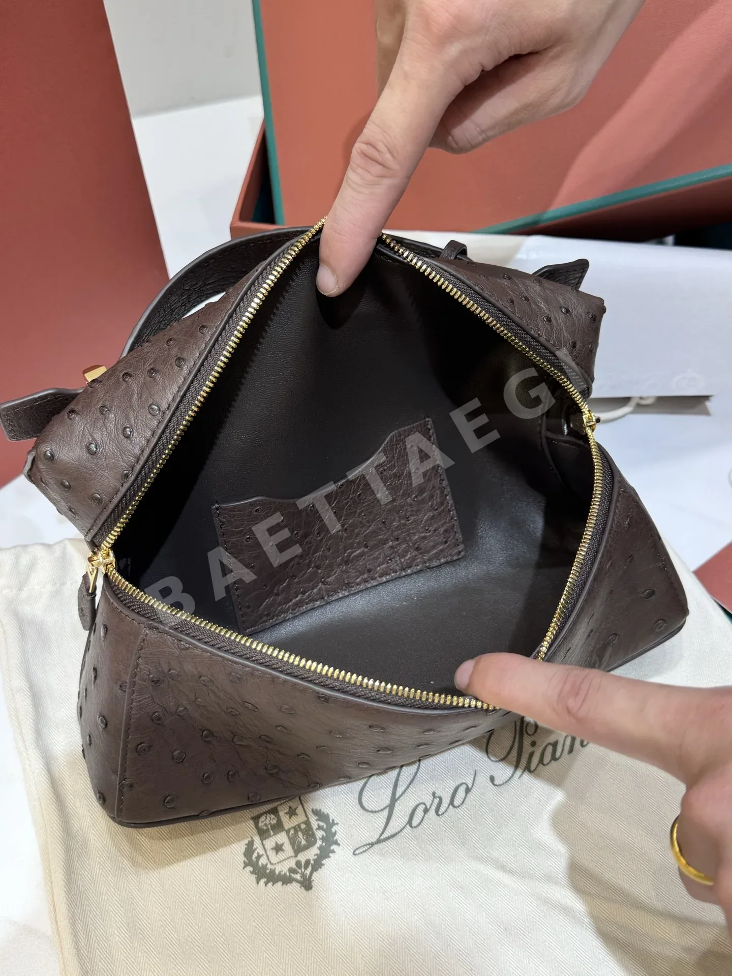 로로피아나 타조 가죽 더블 지퍼 백 상세 이미지 7