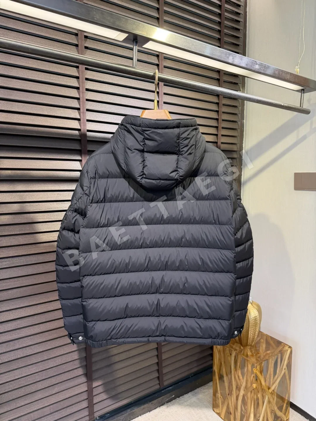 몽클레르 세스트리에 후드 쇼트 다운 자켓 M99805 상세 이미지 2